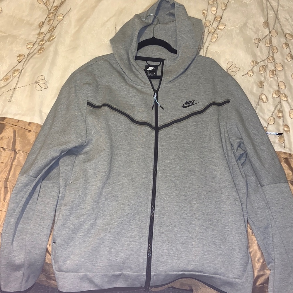 Men’s Nike tech fleece jacket